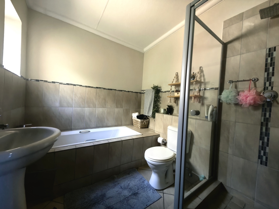 3 Bedroom Property for Sale in Waterval East North West